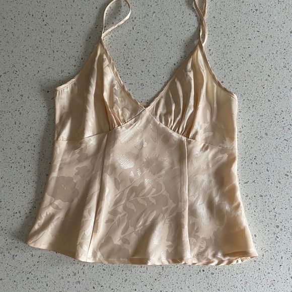 UO ~ Aniston Satin V-neck Cami - Picture 2 of 3